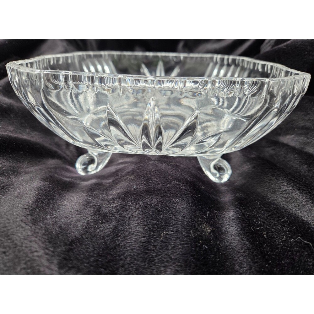 Vin European crystal 4 Footed curl toe bowl 12 Sided Frosted Grape w Flaws